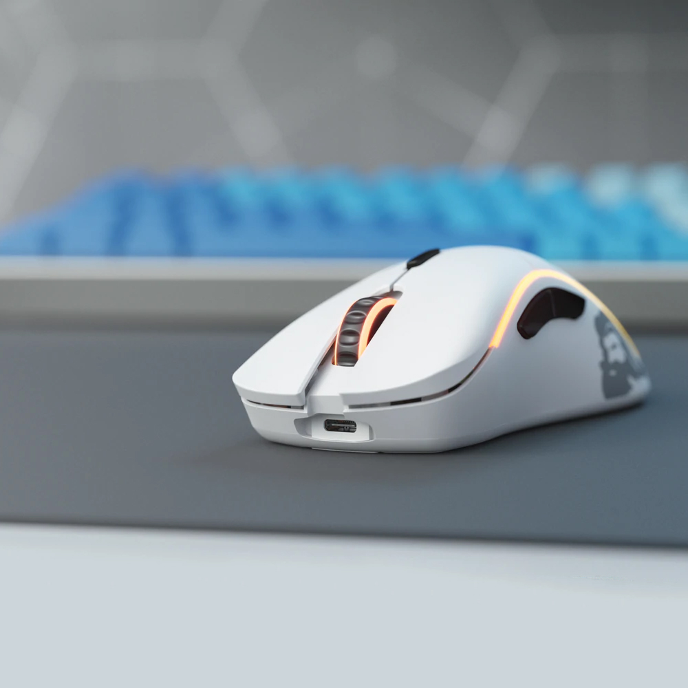 model d mouse white