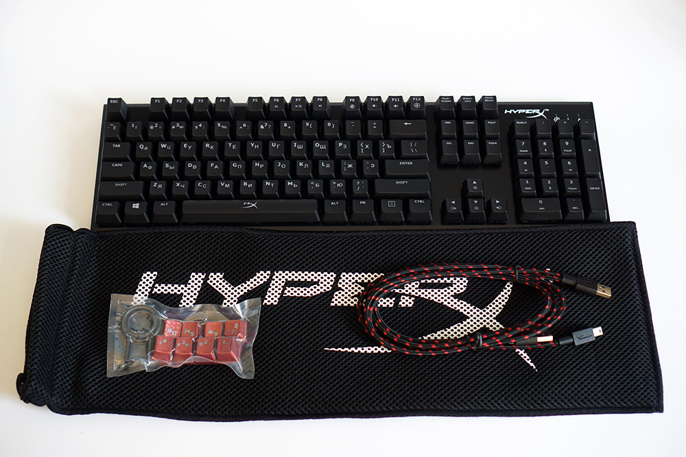 Клавиатура HyperX Alloy FPS, мягкий сетчатый мешок из синтетики для перевозки клавиатуры, съемный кабель, набор из 8 дополнительных красных кейкапов